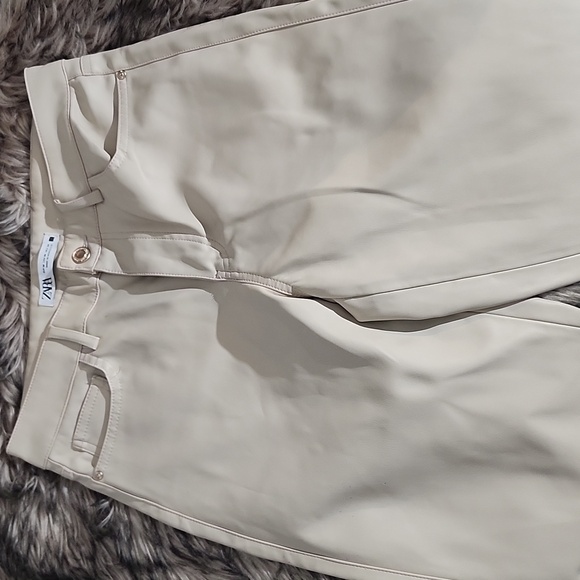 Zara- Cream High-Waisted Trousers - Picture 3 of 8